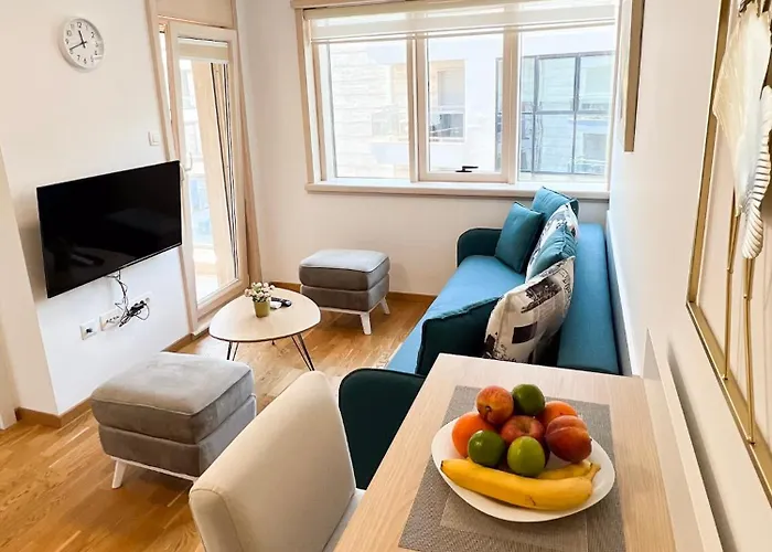 Four Views By The Sea Apartments