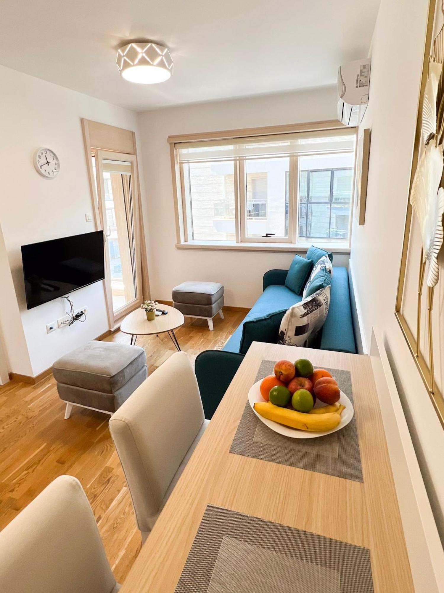 Four Views By The Sea Apartman *